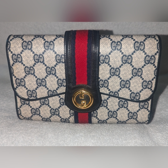 Gucci Handbags - Vintage Gucci interlocking Sherry Line clutch.